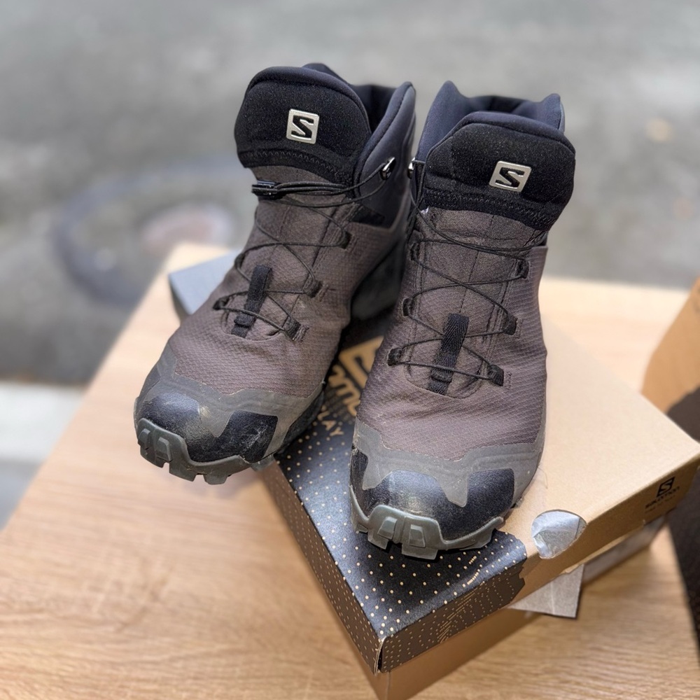 Salomon hiking boots size 8